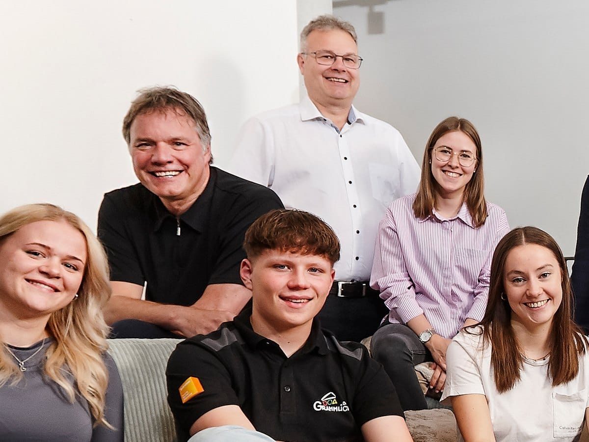 Volker und Marc Hofmann gemeinsam mit dem Team der Grammlichs