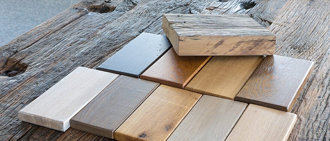Aufgefächerte Holzmuster in verschiedenen Tönen