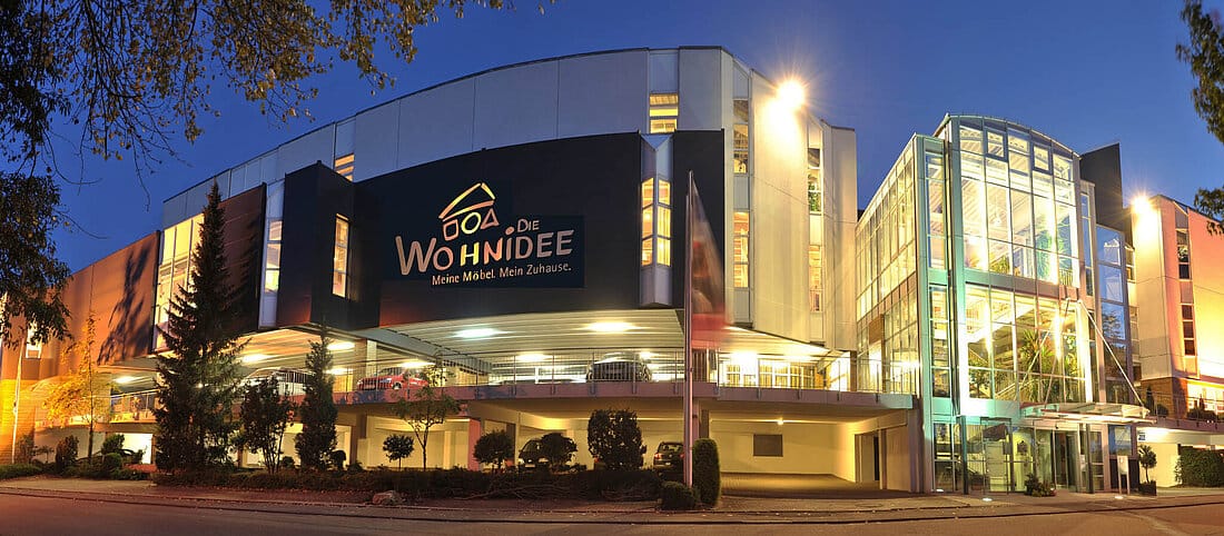 Das Einrichtungshaus Die Wohnidee in Straubenhardt-Schwann am Abend