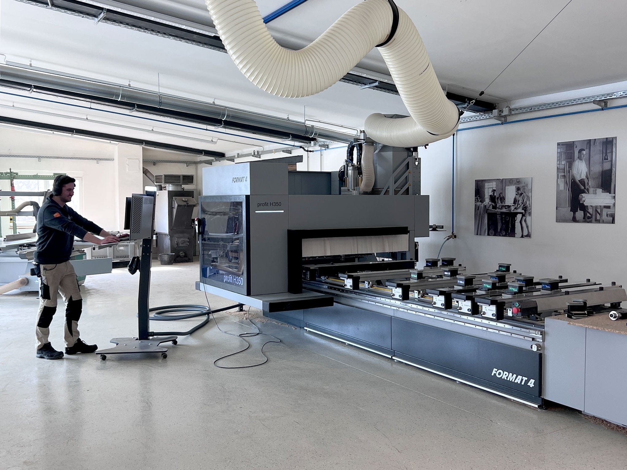 Die modernisierte Werkstatt der Grammlichs mit CNC-Bearbeitungszentrum